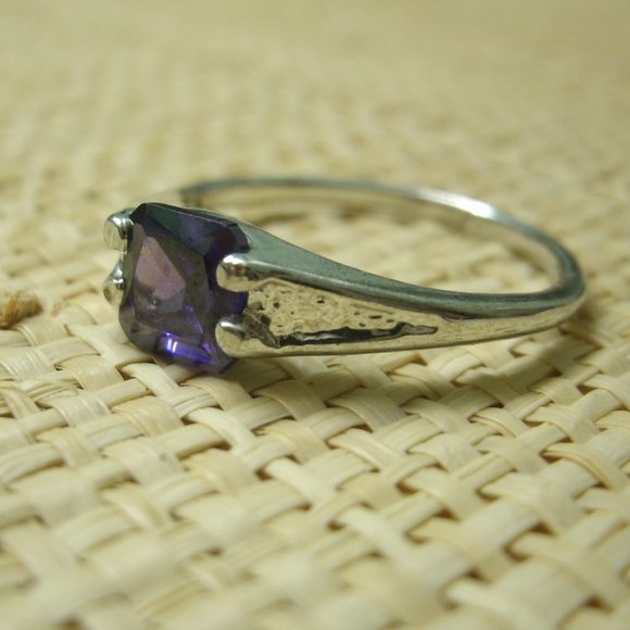 Sterling Silver Plated CZ Ring faceted dark purple - Picture 6 of 8